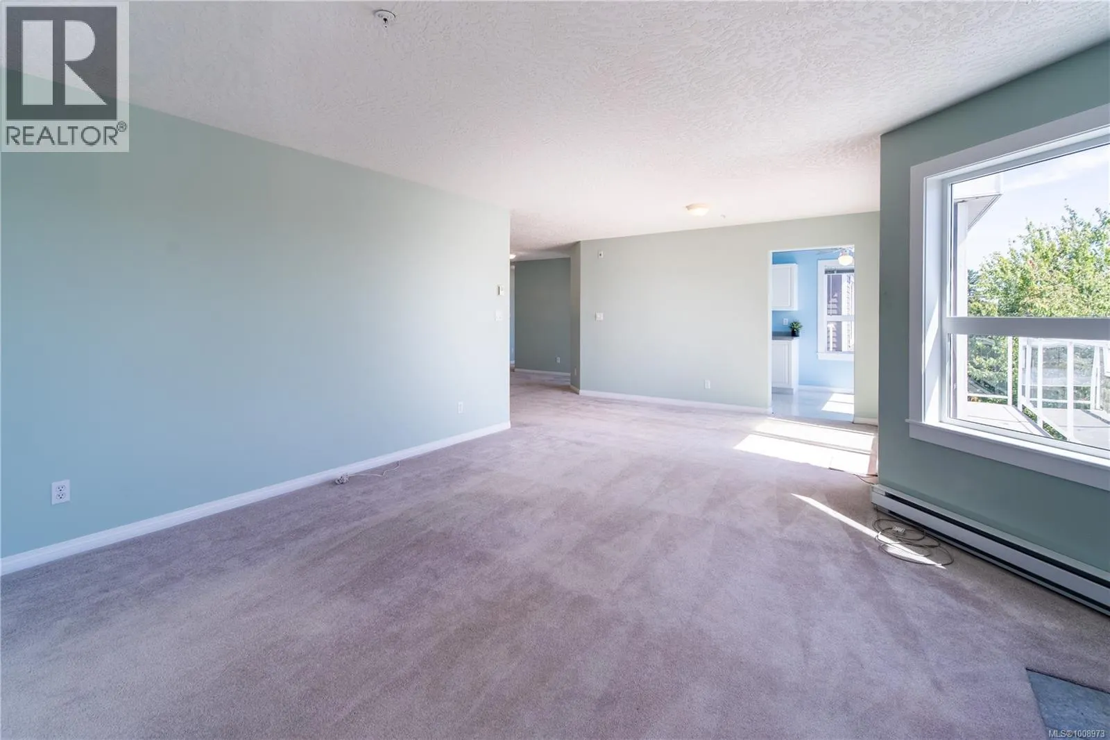 303 2440 Oakville Ave