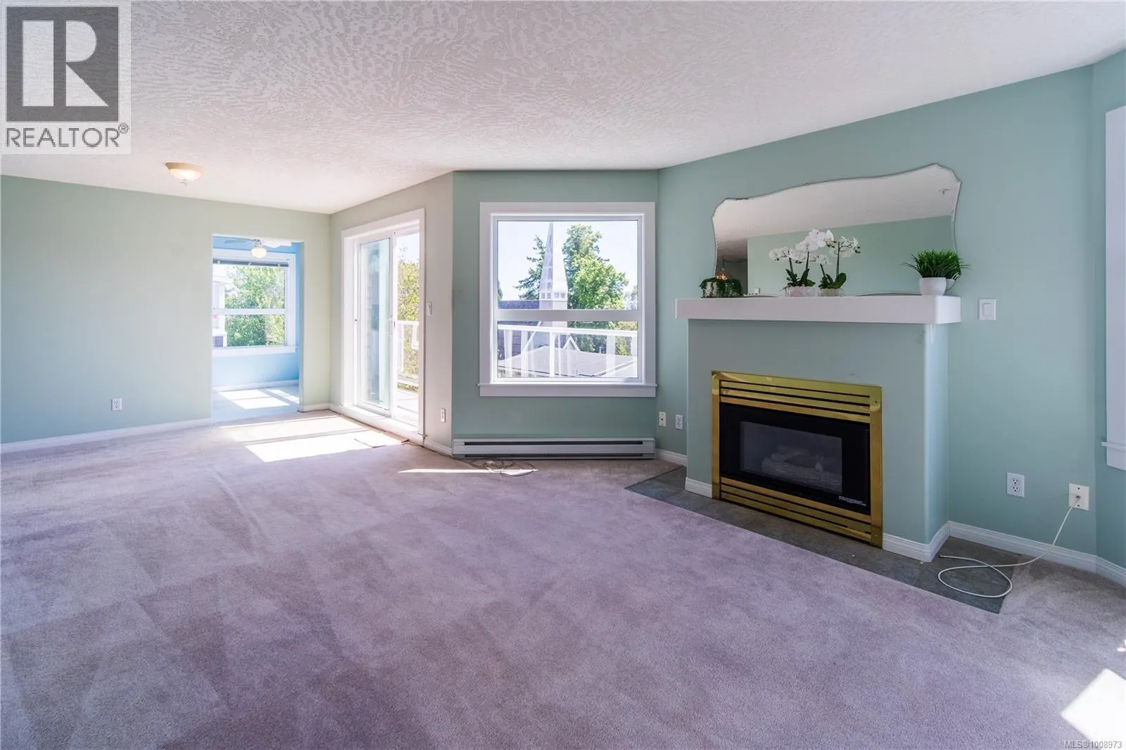 303 2440 Oakville Ave