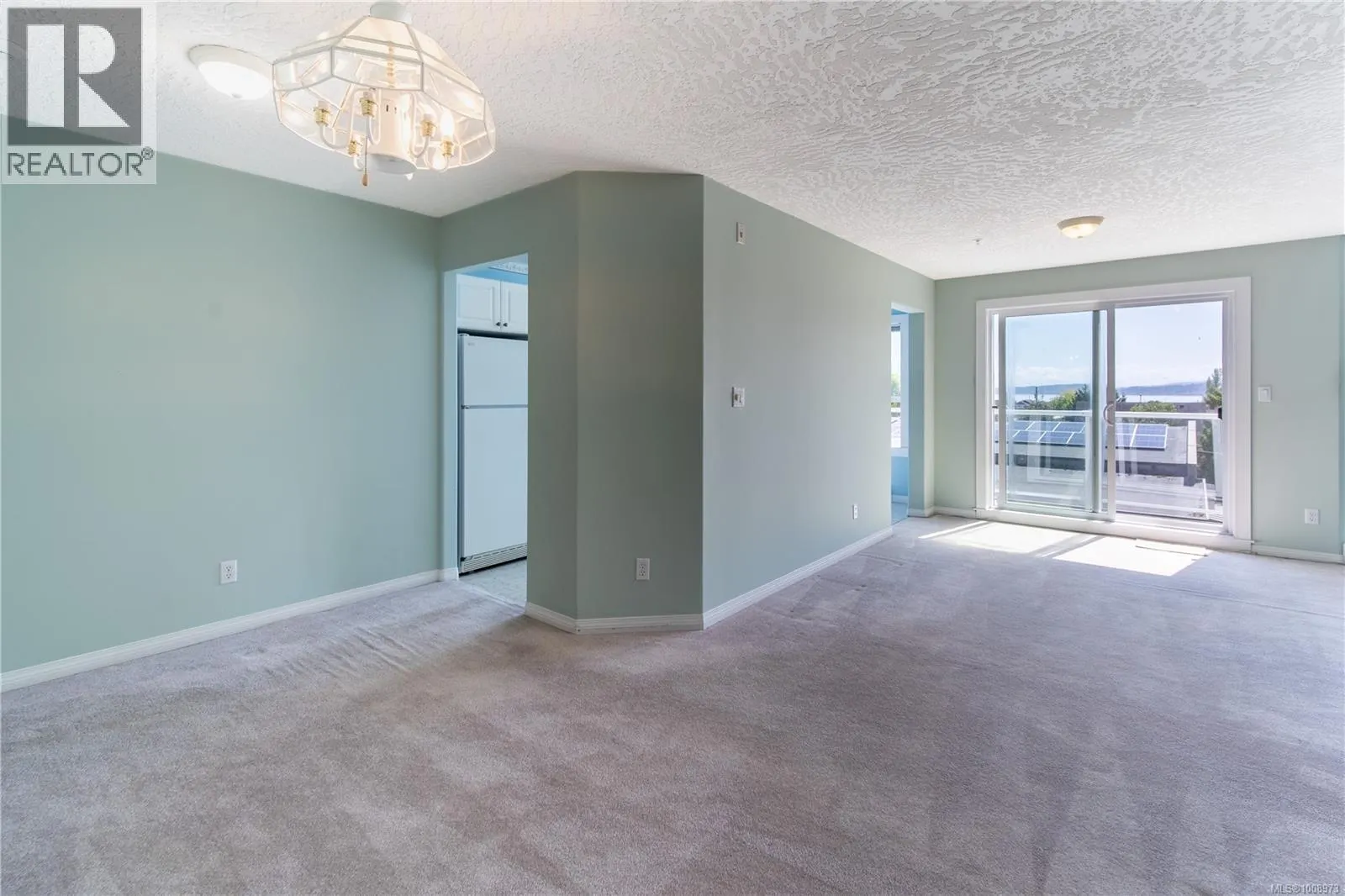 303 2440 Oakville Ave