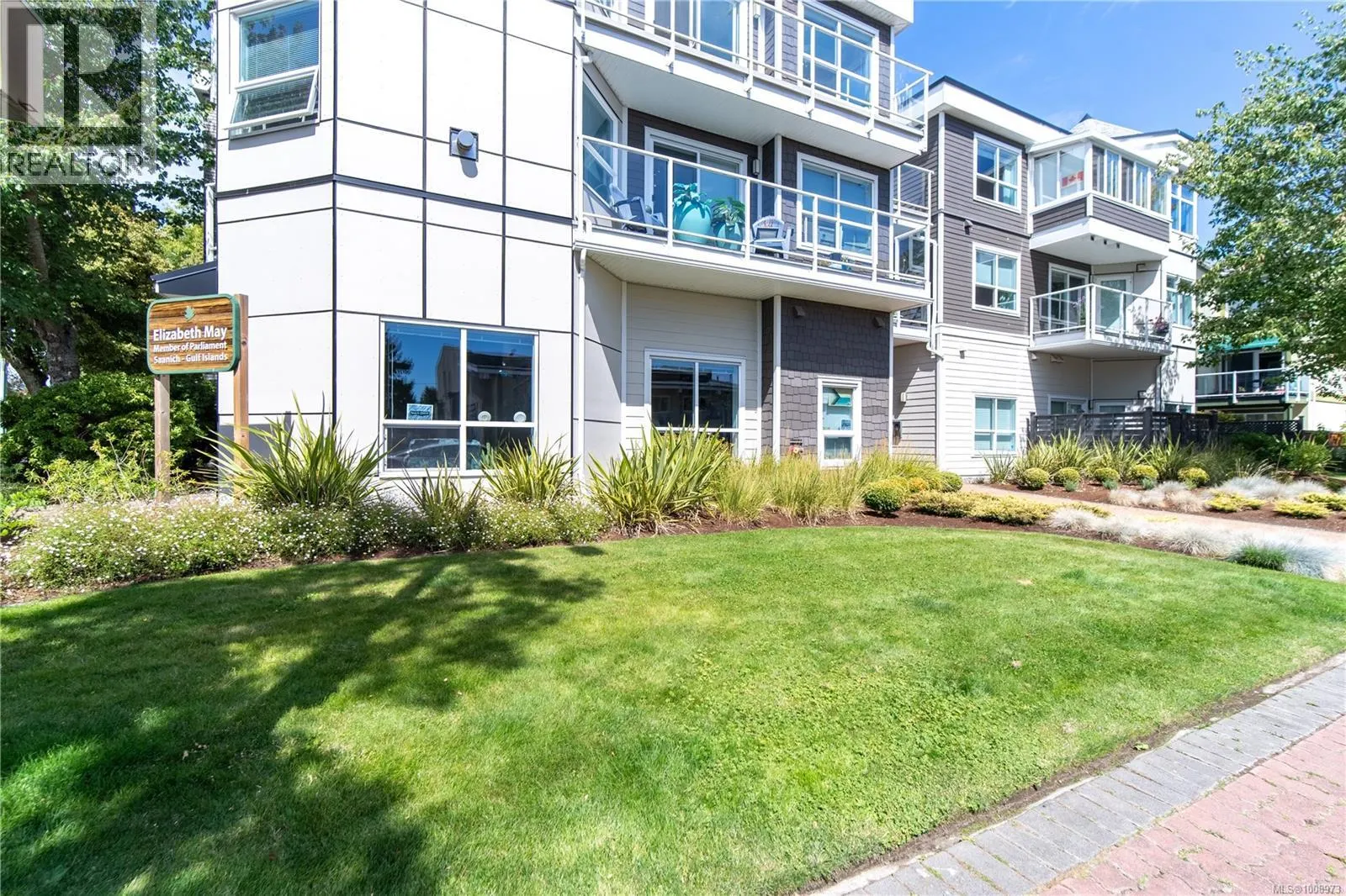 303 2440 Oakville Ave