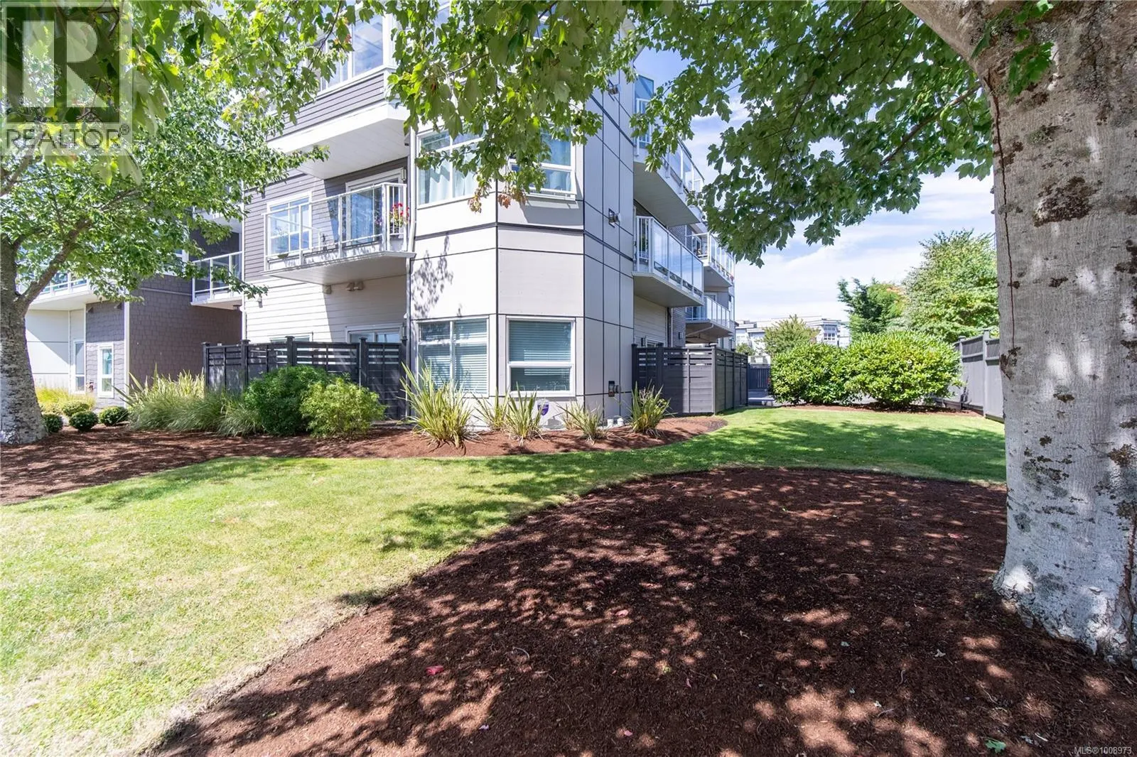 303 2440 Oakville Ave