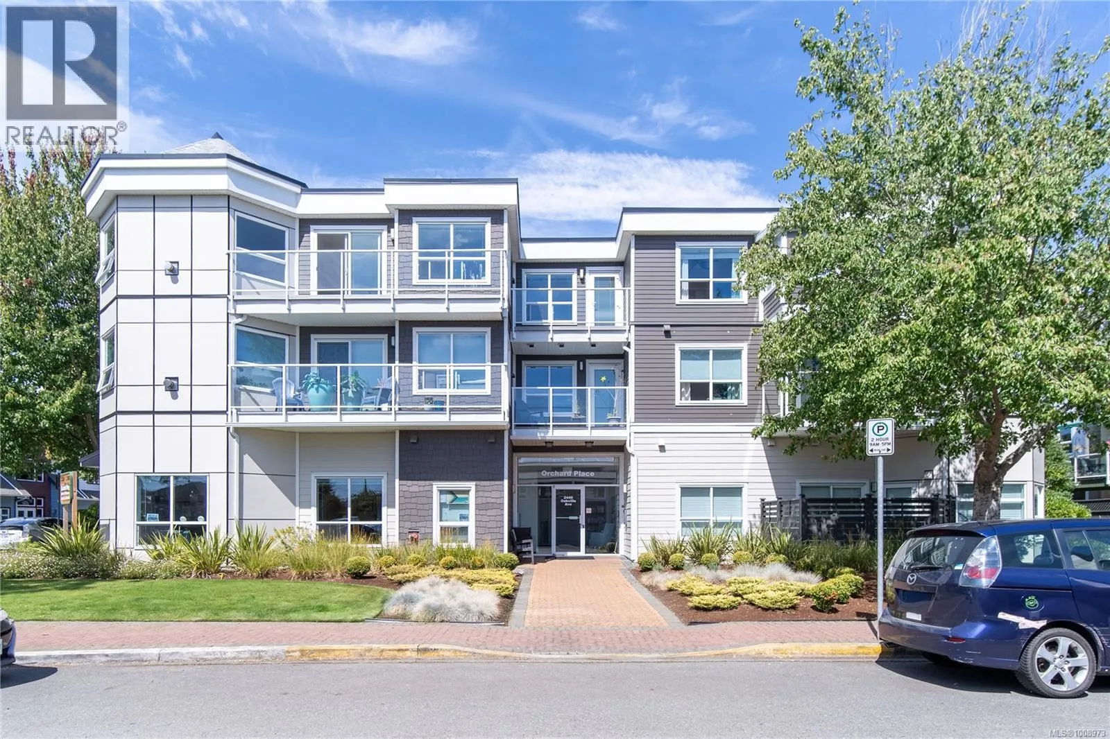 303 2440 Oakville Ave