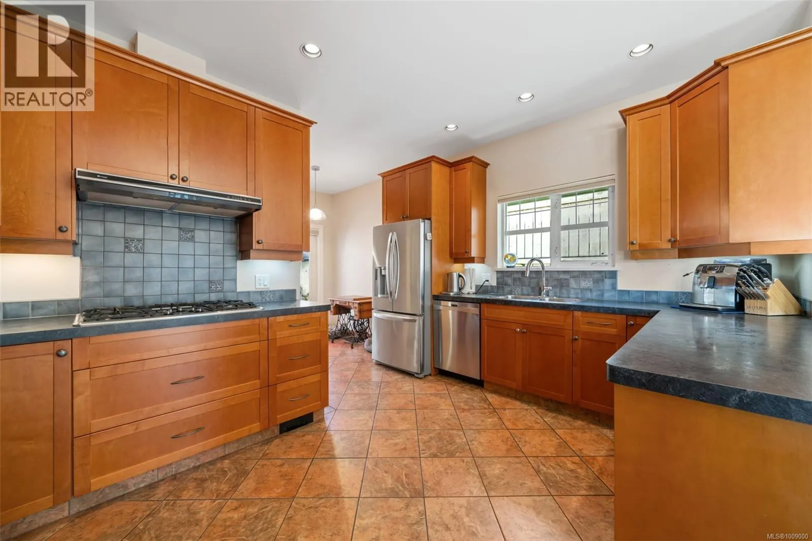 1286 Ocean View Dr