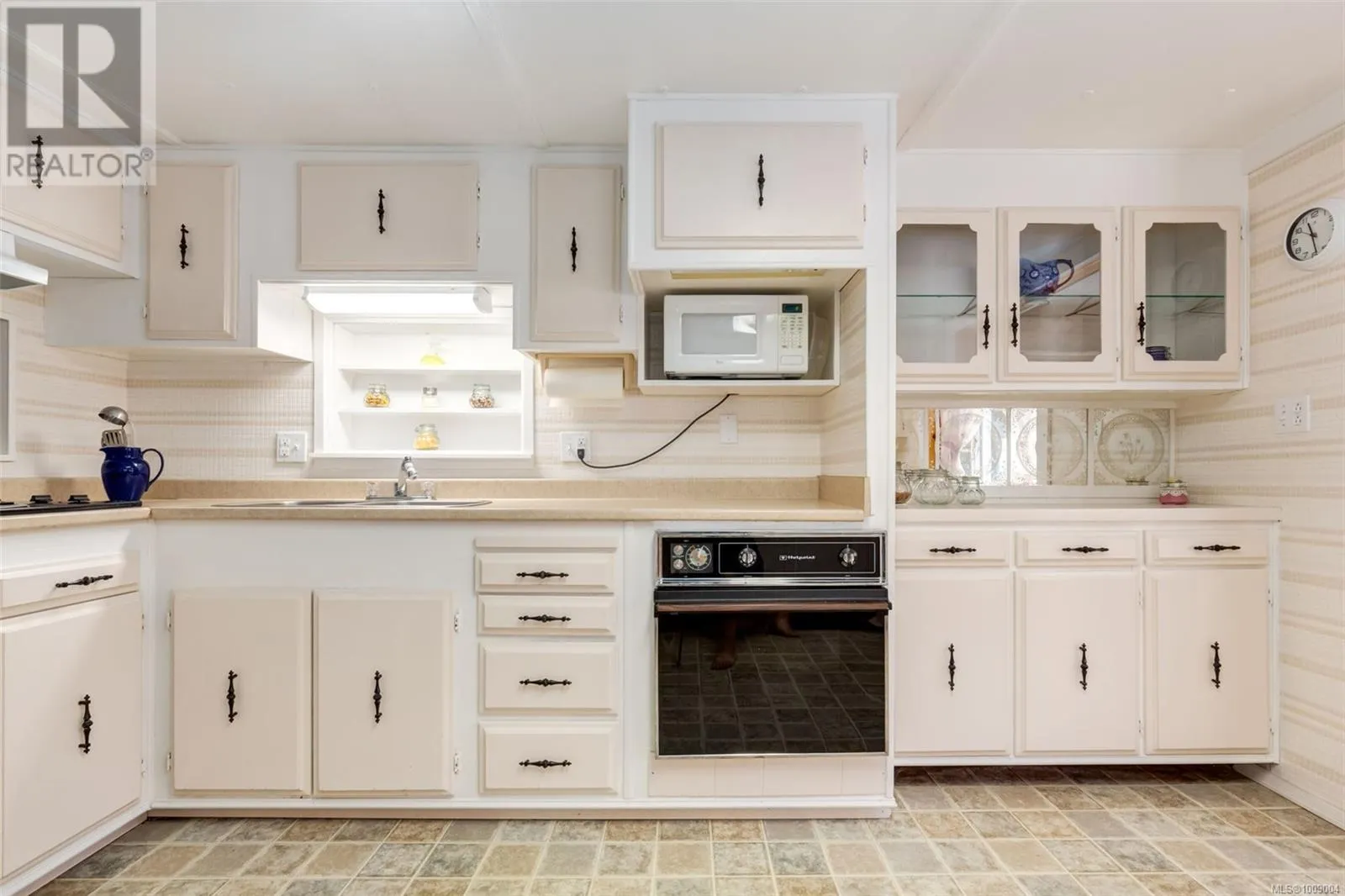 14 2130 Errington Rd