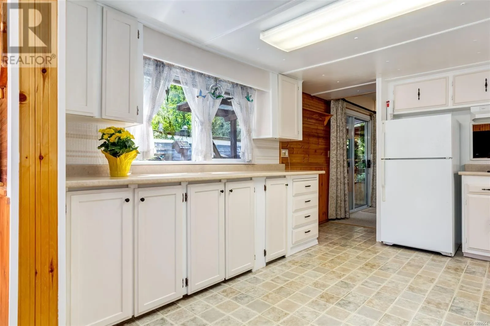14 2130 Errington Rd