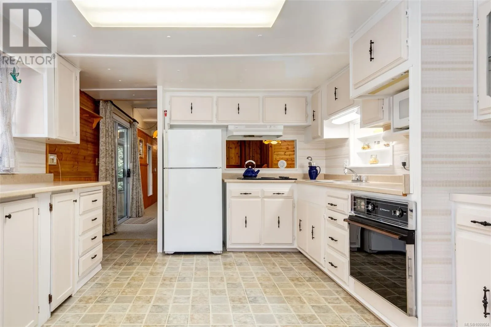 14 2130 Errington Rd