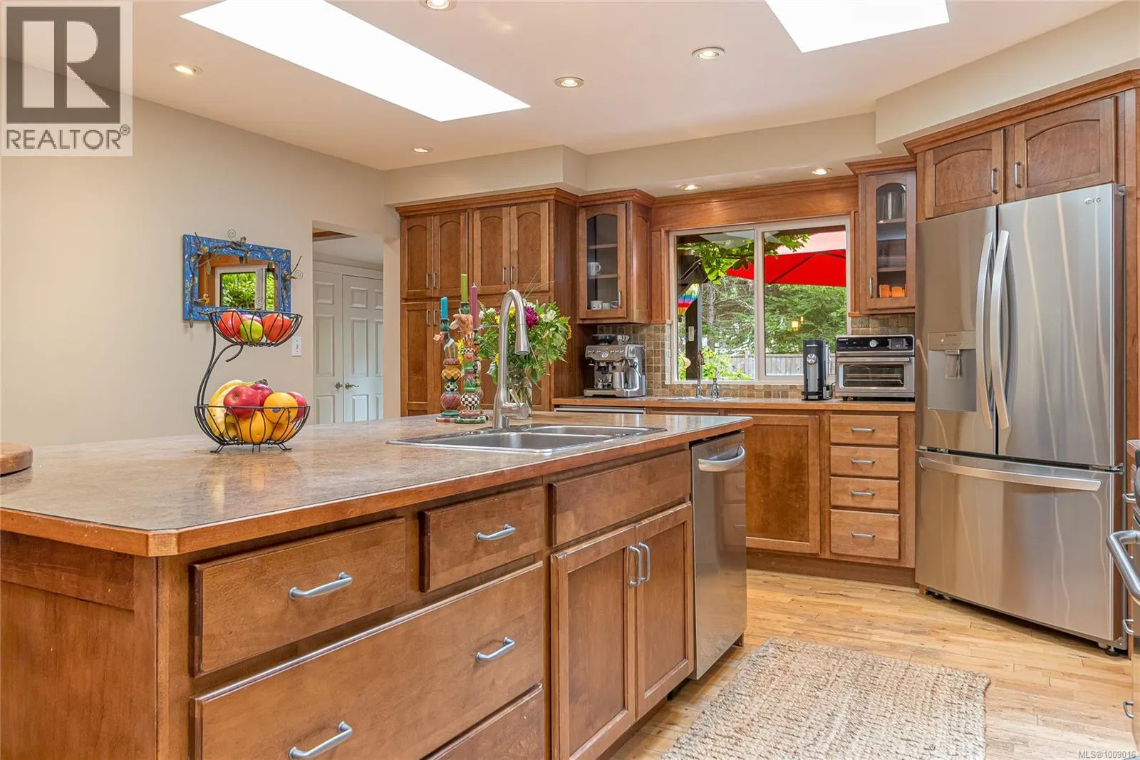 6368 Island Hwy W