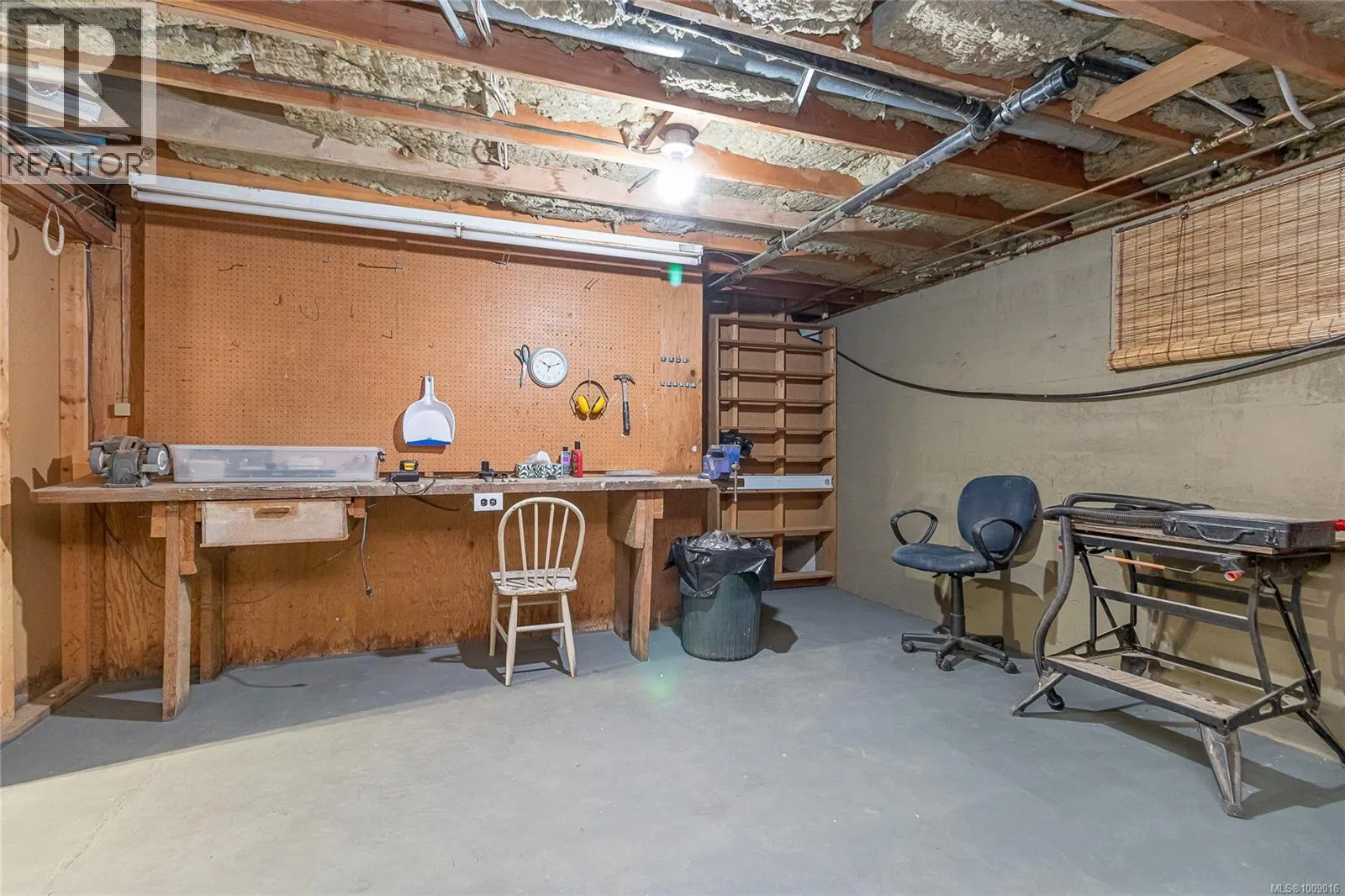 6368 Island Hwy W