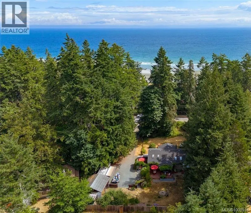 6368 Island Hwy W