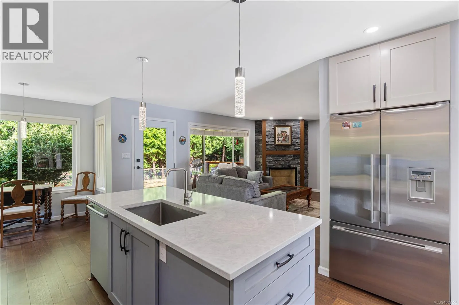 354 Palm Dr