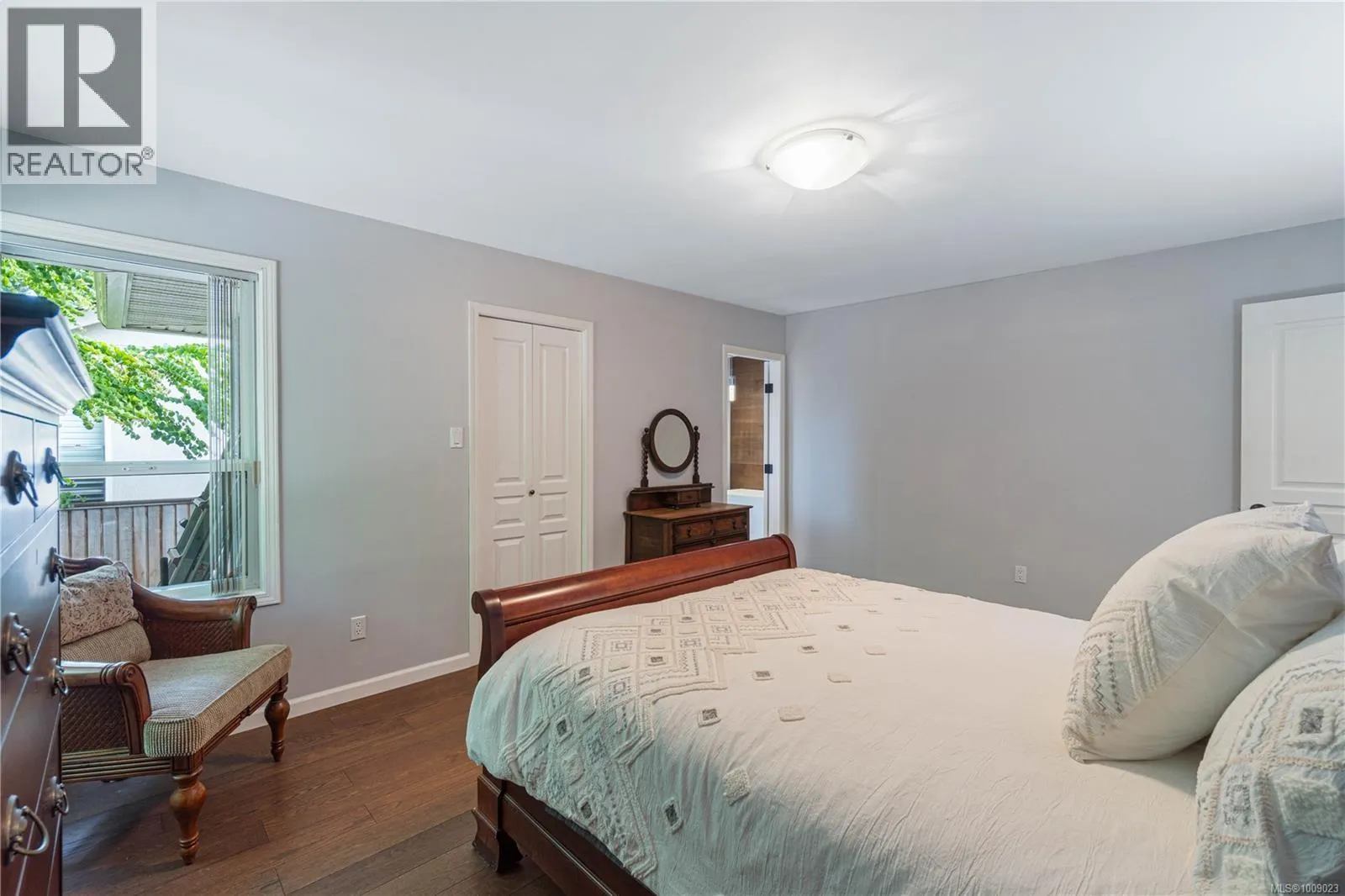 354 Palm Dr