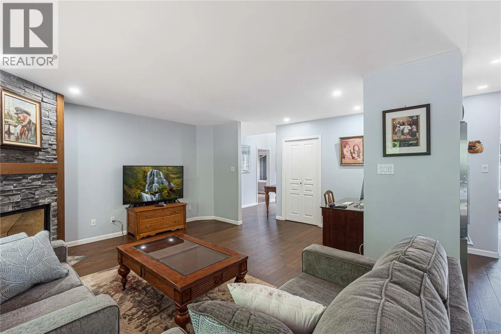 354 Palm Dr