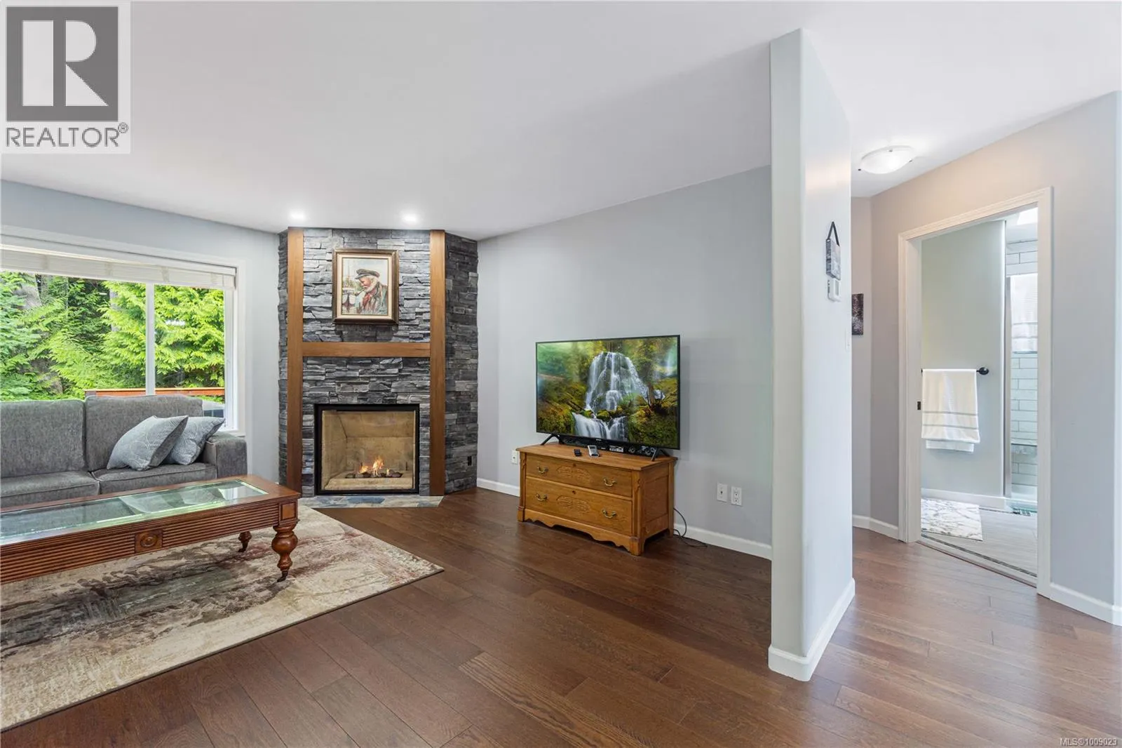 354 Palm Dr