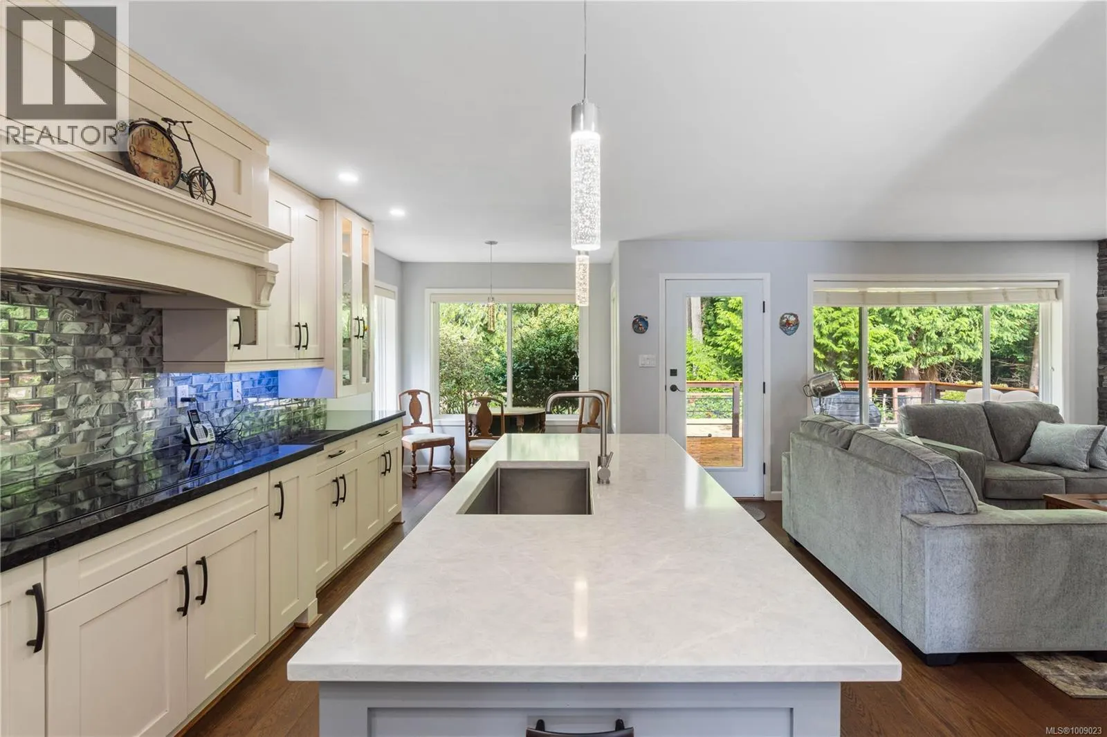 354 Palm Dr