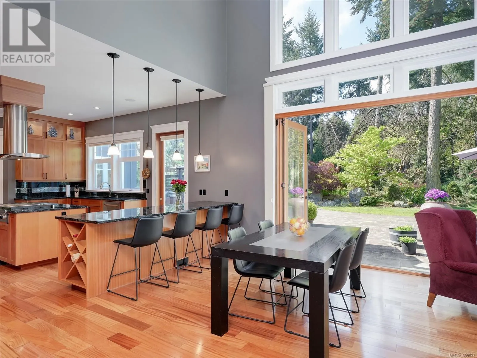 2615 Queenswood Dr