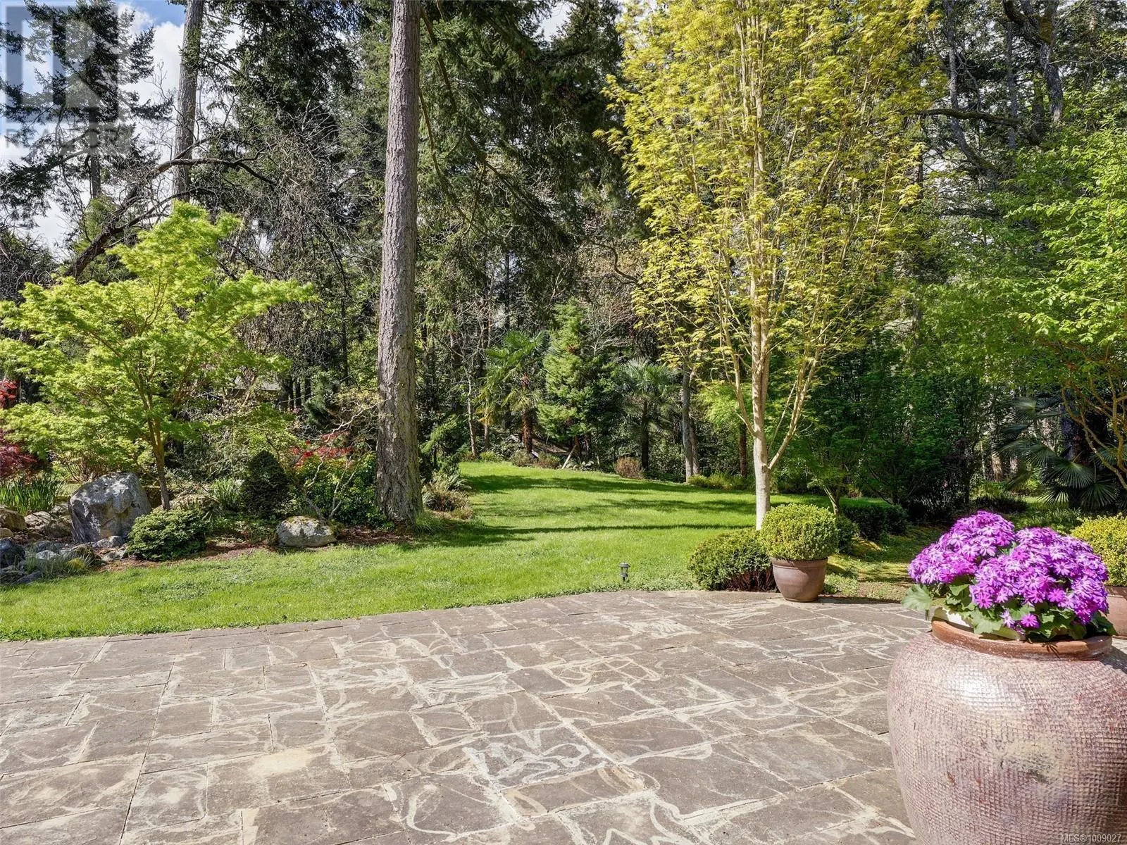 2615 Queenswood Dr