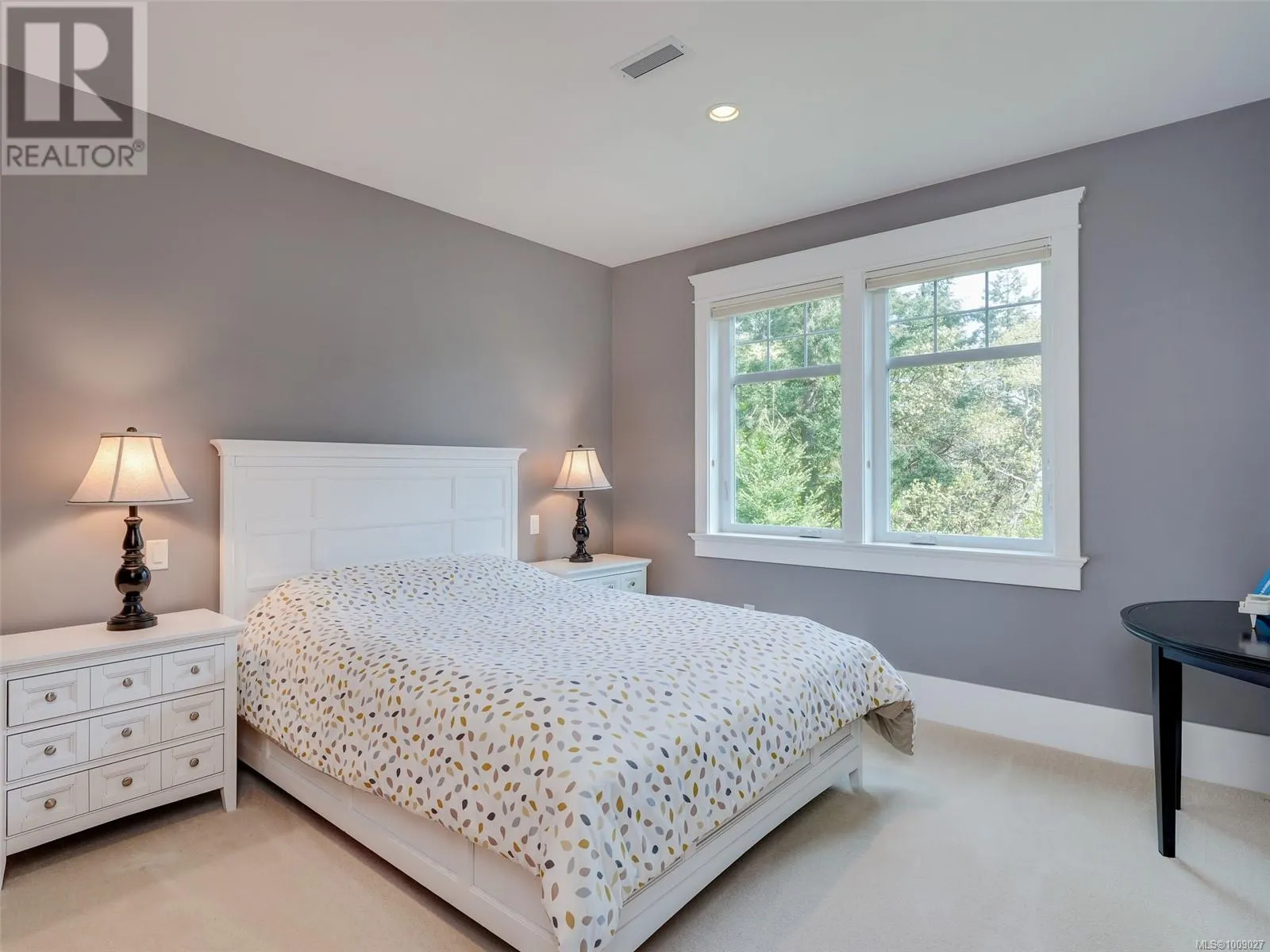 2615 Queenswood Dr