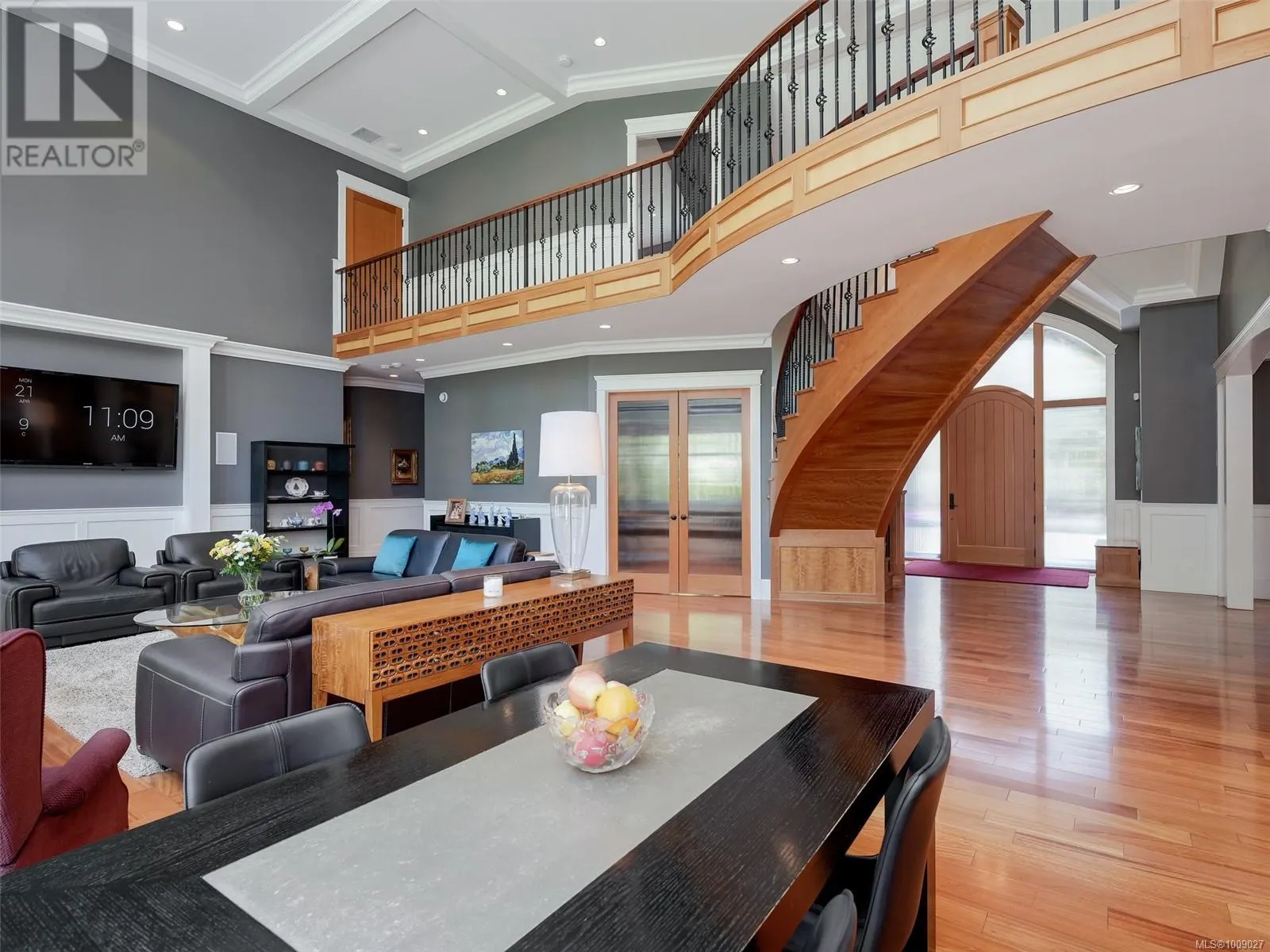 2615 Queenswood Dr