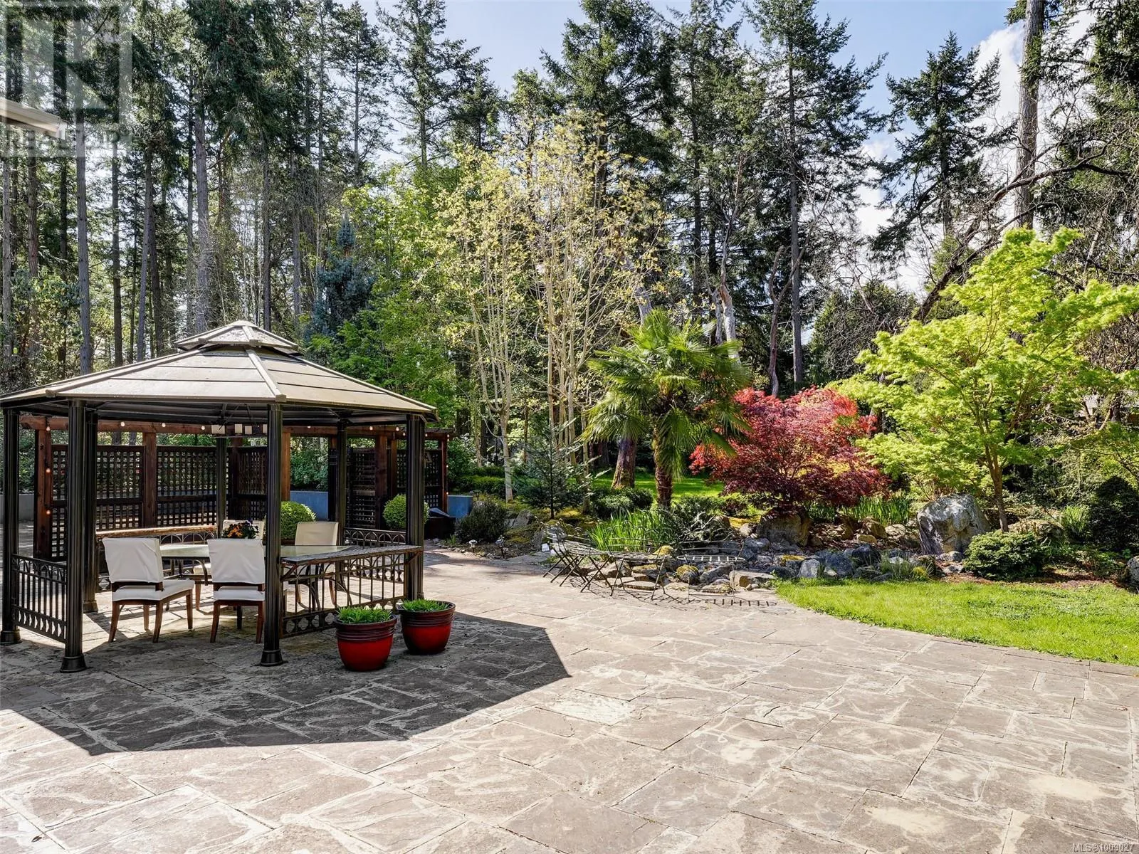 2615 Queenswood Dr