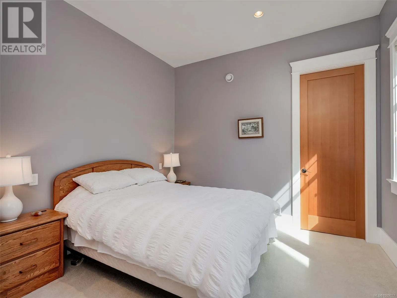 2615 Queenswood Dr