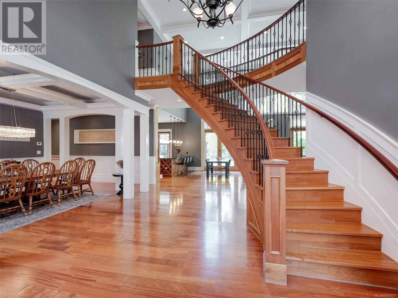 2615 Queenswood Dr