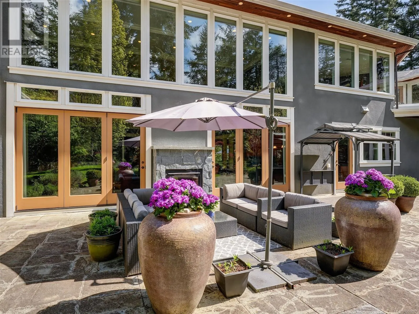 2615 Queenswood Dr