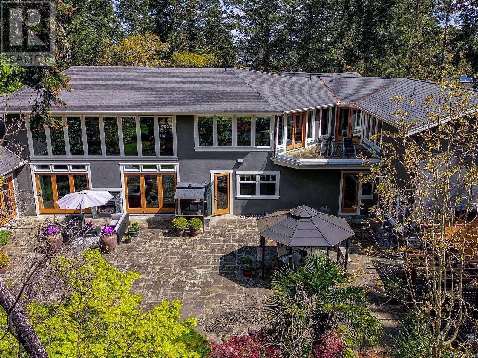 2615 Queenswood Dr