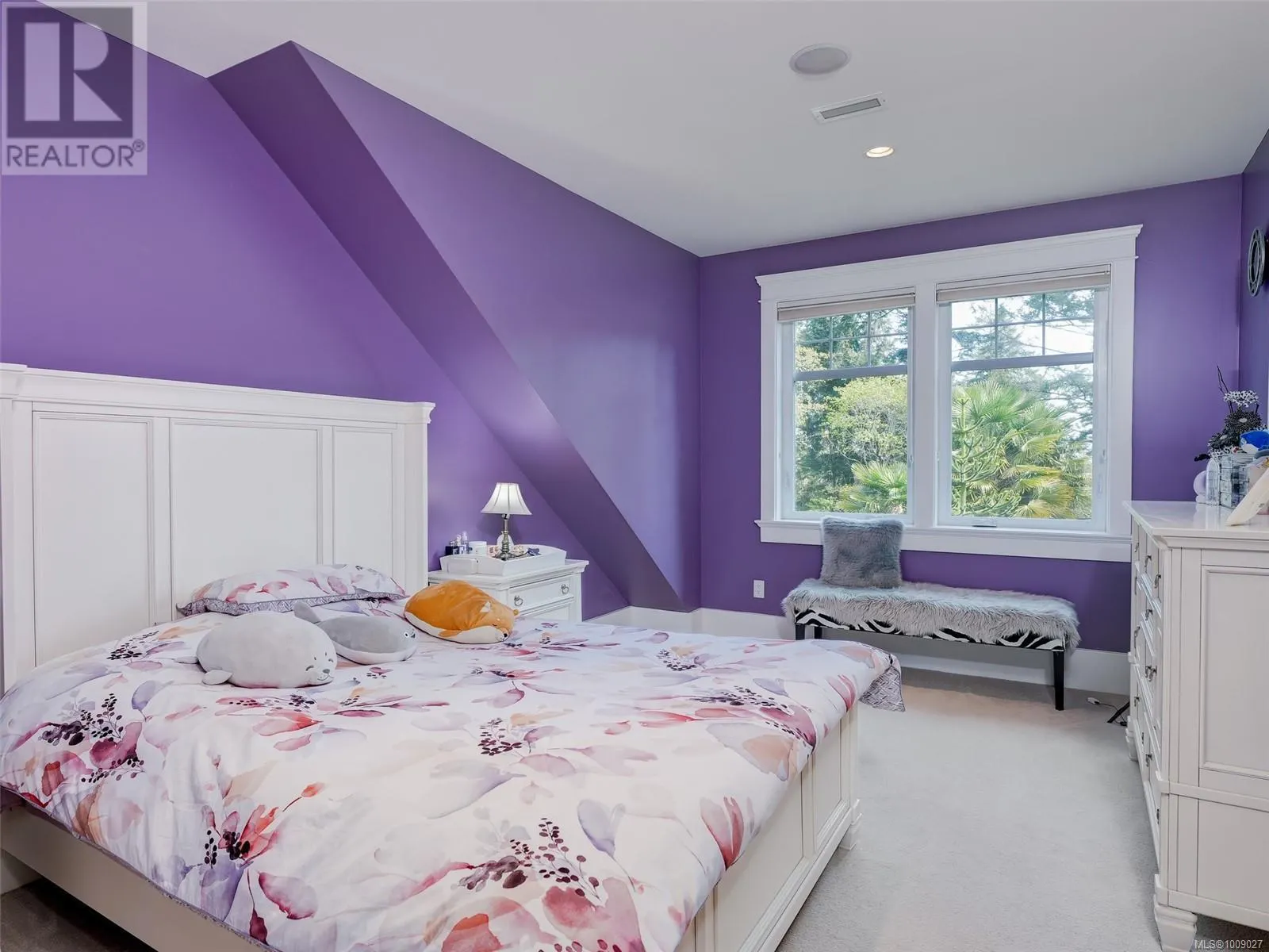 2615 Queenswood Dr