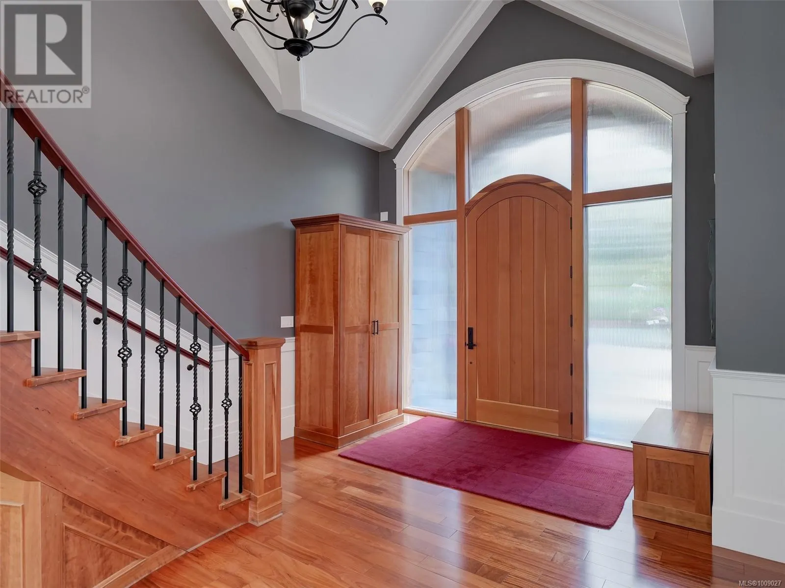 2615 Queenswood Dr
