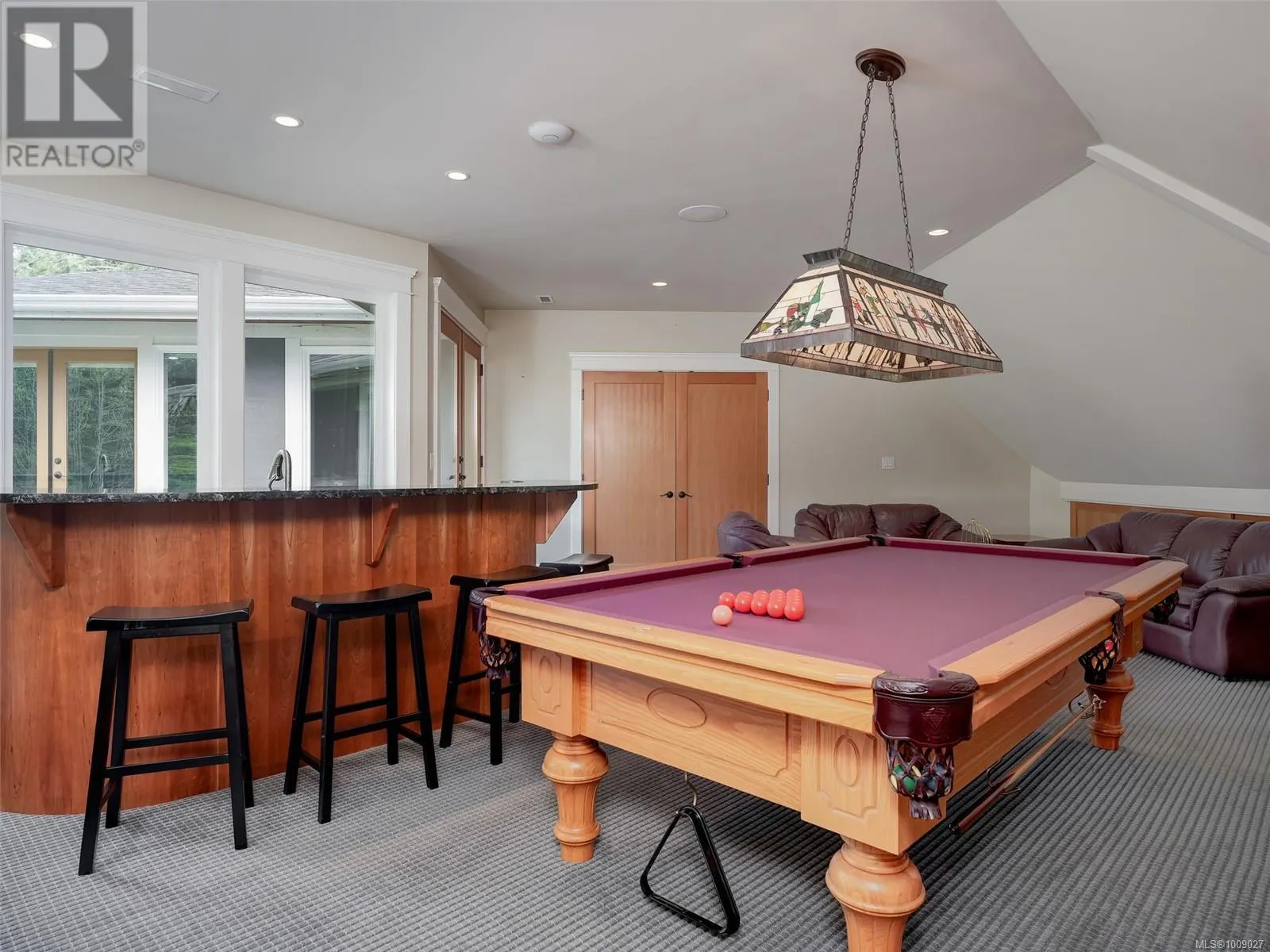 2615 Queenswood Dr
