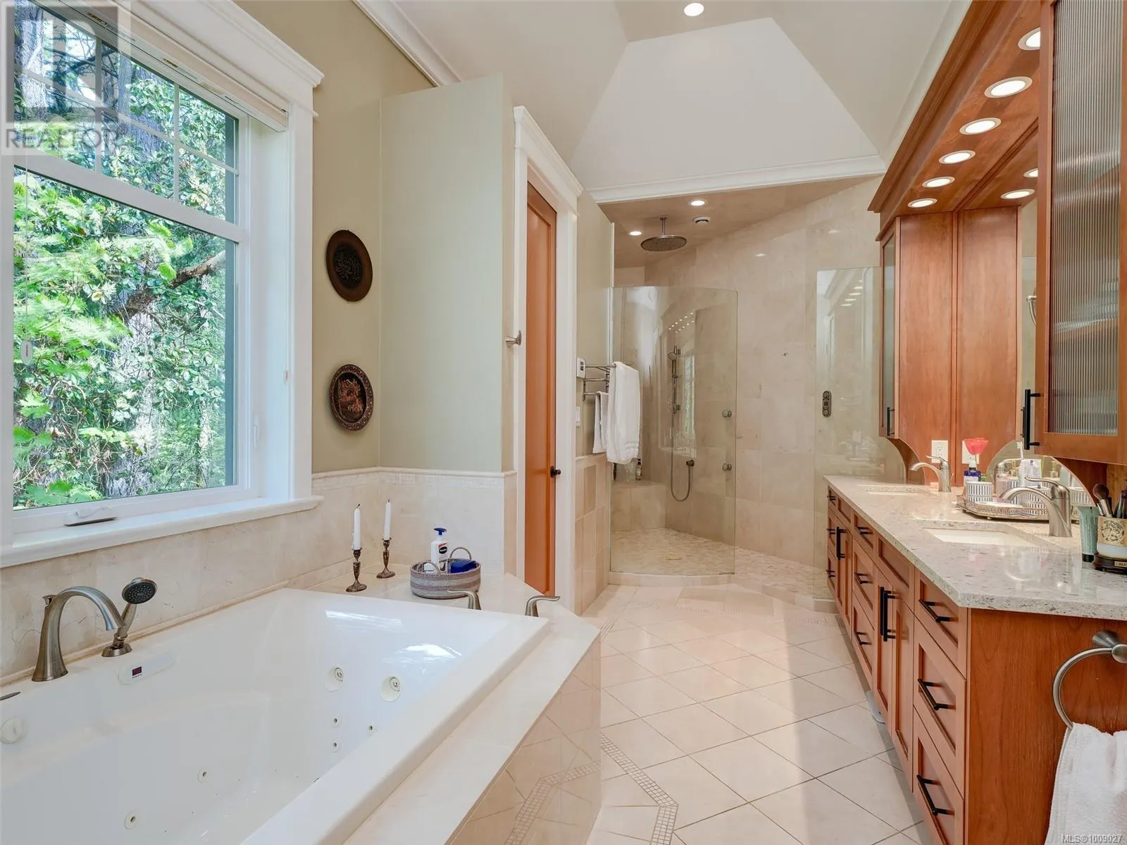 2615 Queenswood Dr