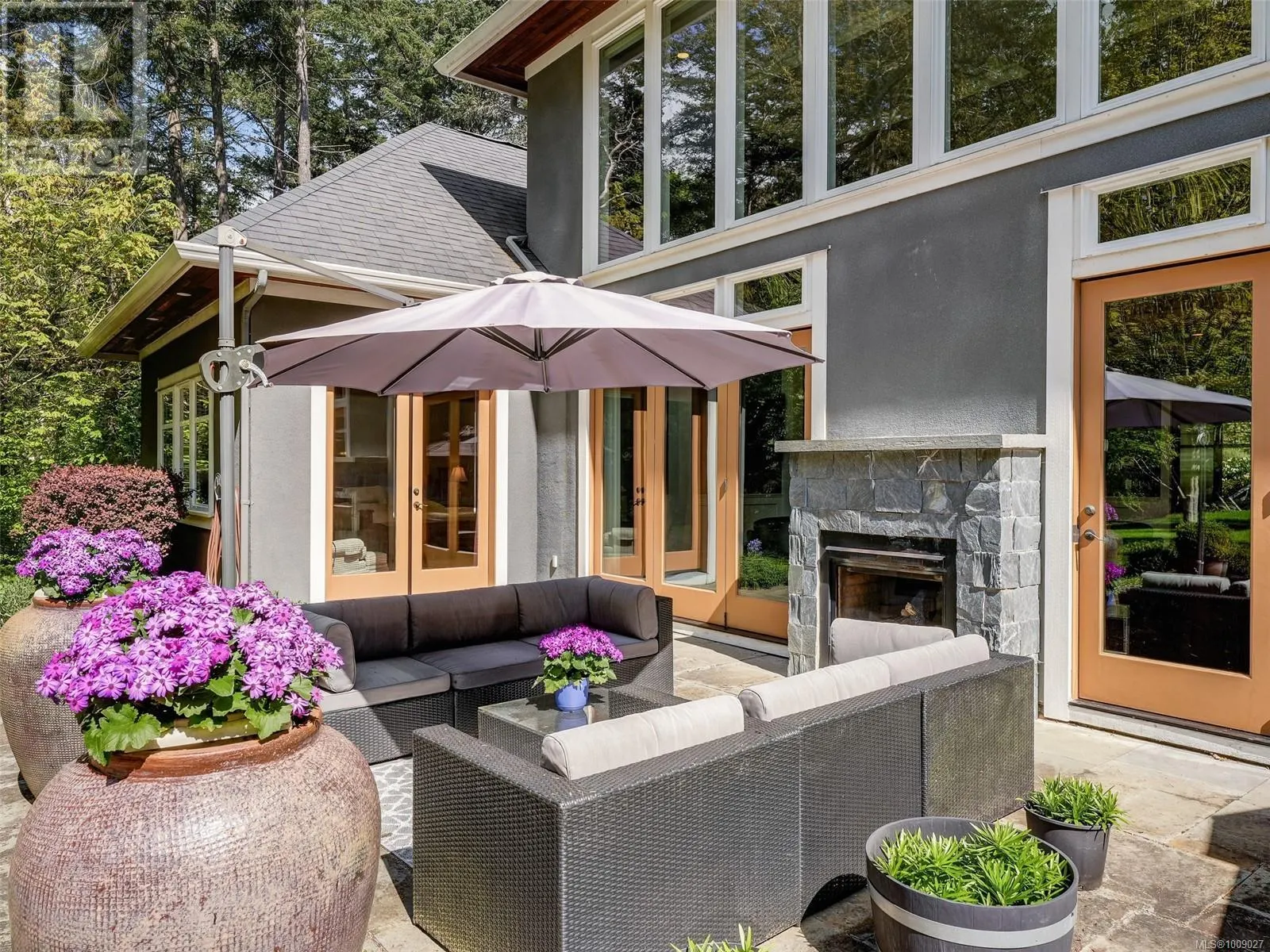 2615 Queenswood Dr
