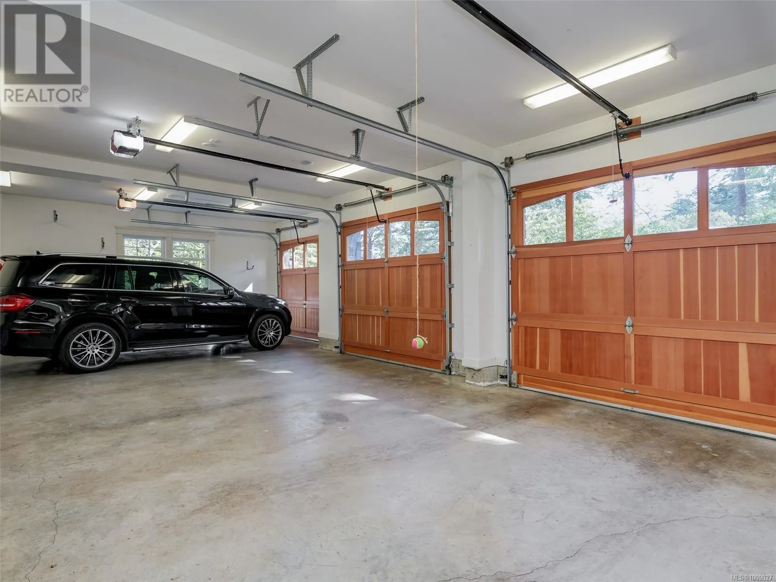 2615 Queenswood Dr