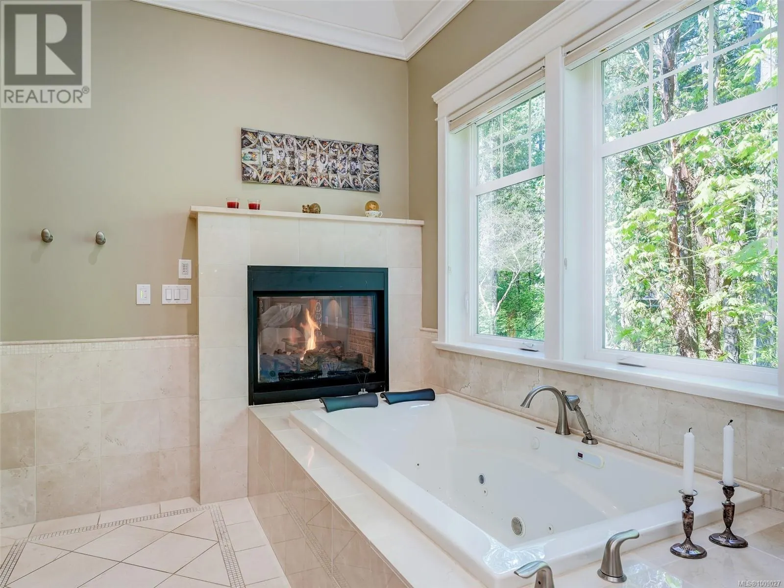 2615 Queenswood Dr