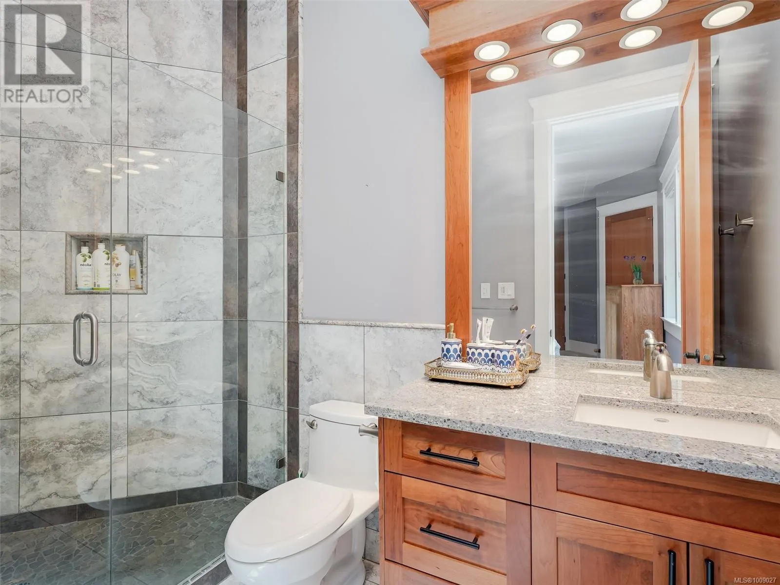 2615 Queenswood Dr