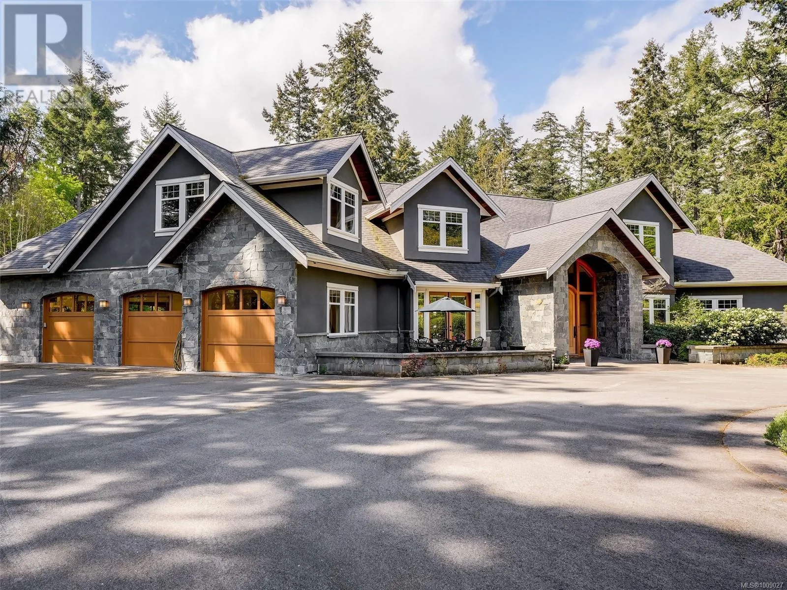 2615 Queenswood Dr