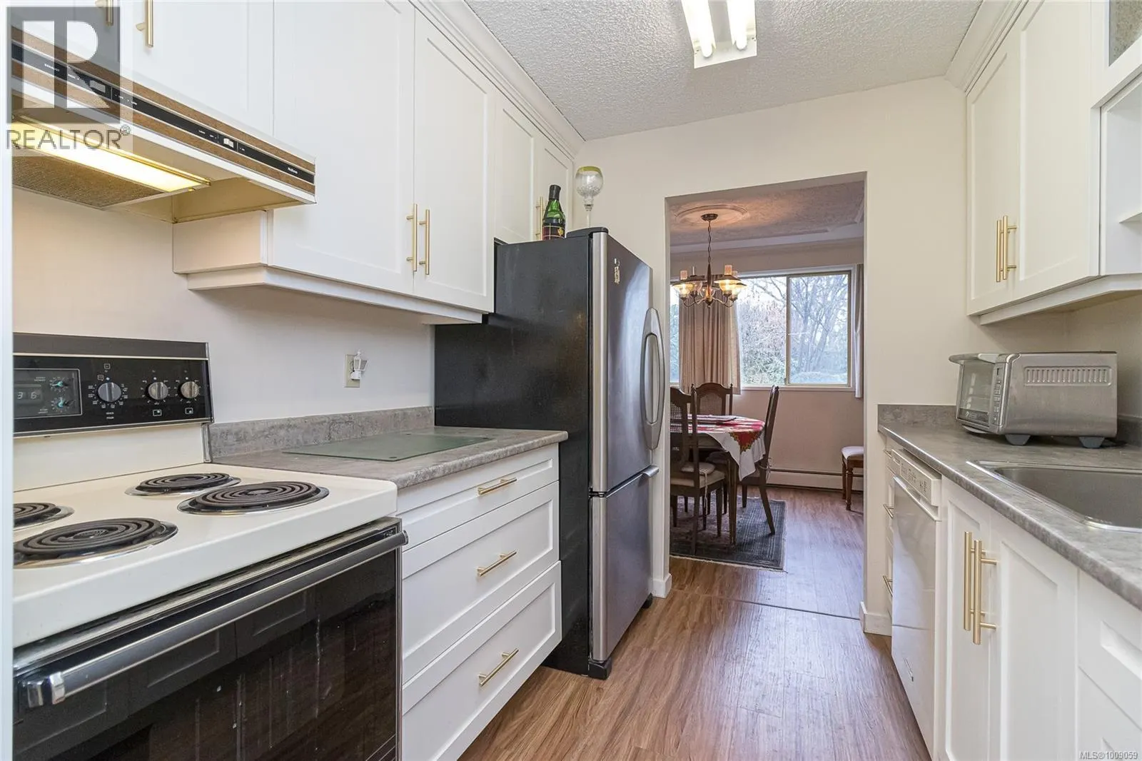 302 1025 Inverness Rd