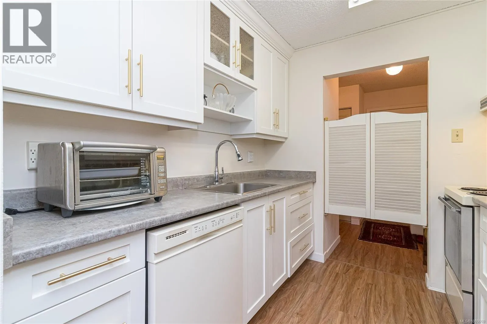 302 1025 Inverness Rd