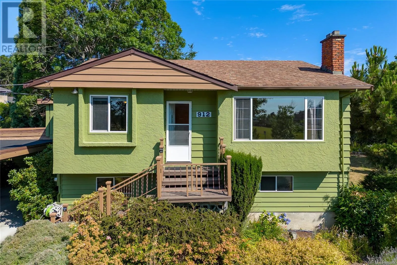 912 Burnside Rd W