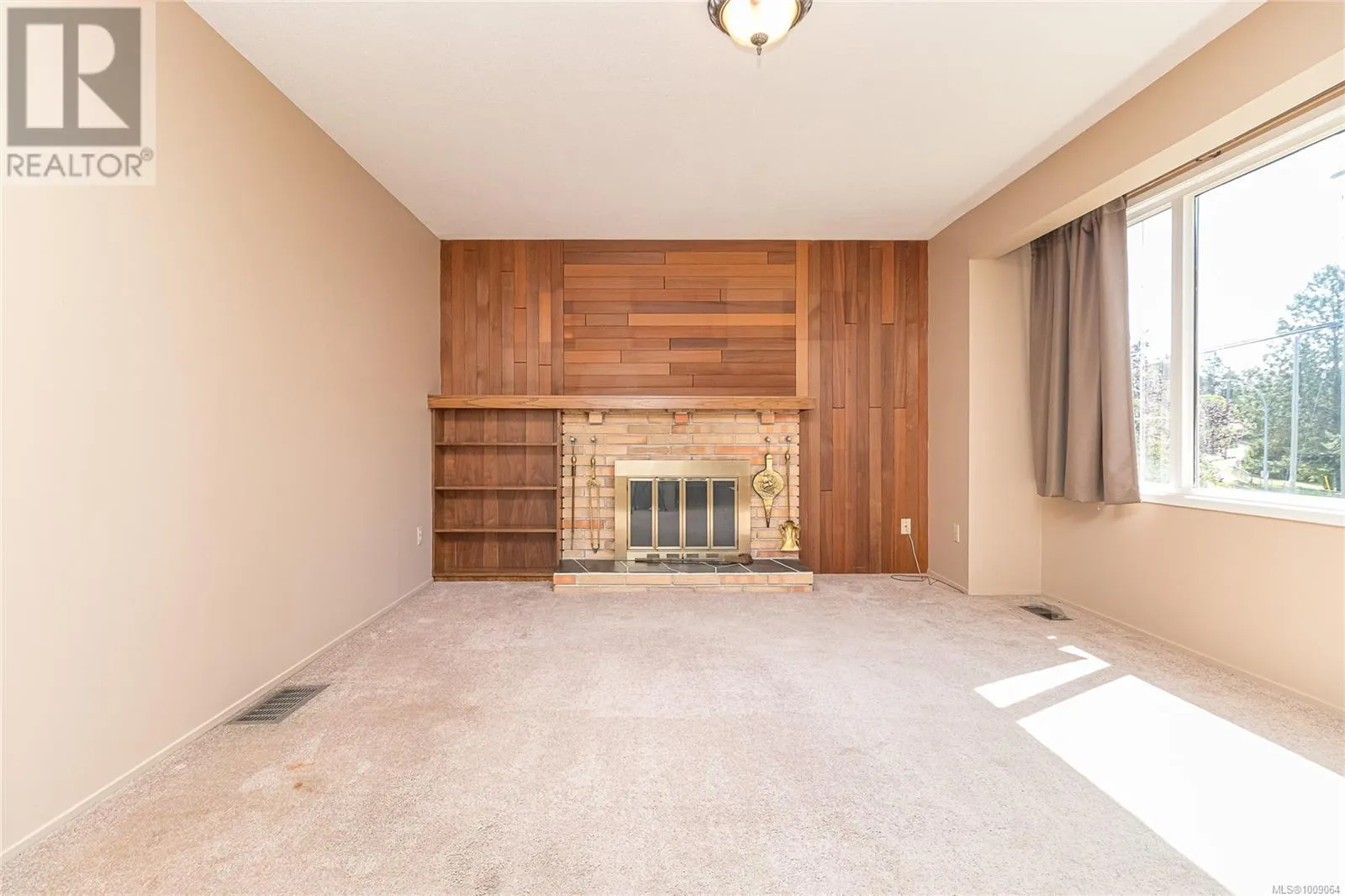 912 Burnside Rd W