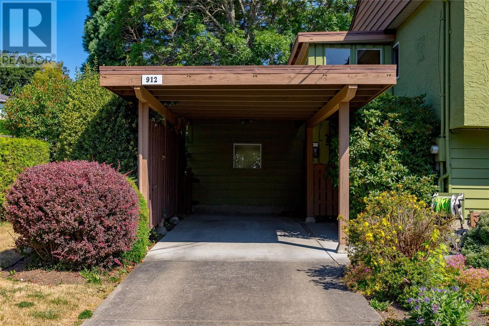 912 Burnside Rd W