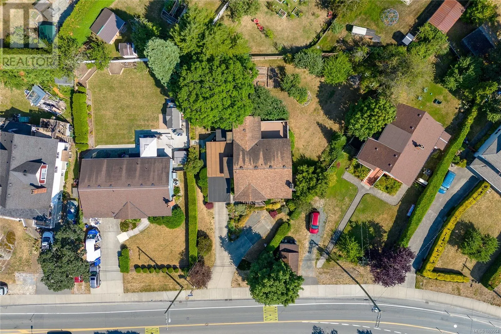 912 Burnside Rd W