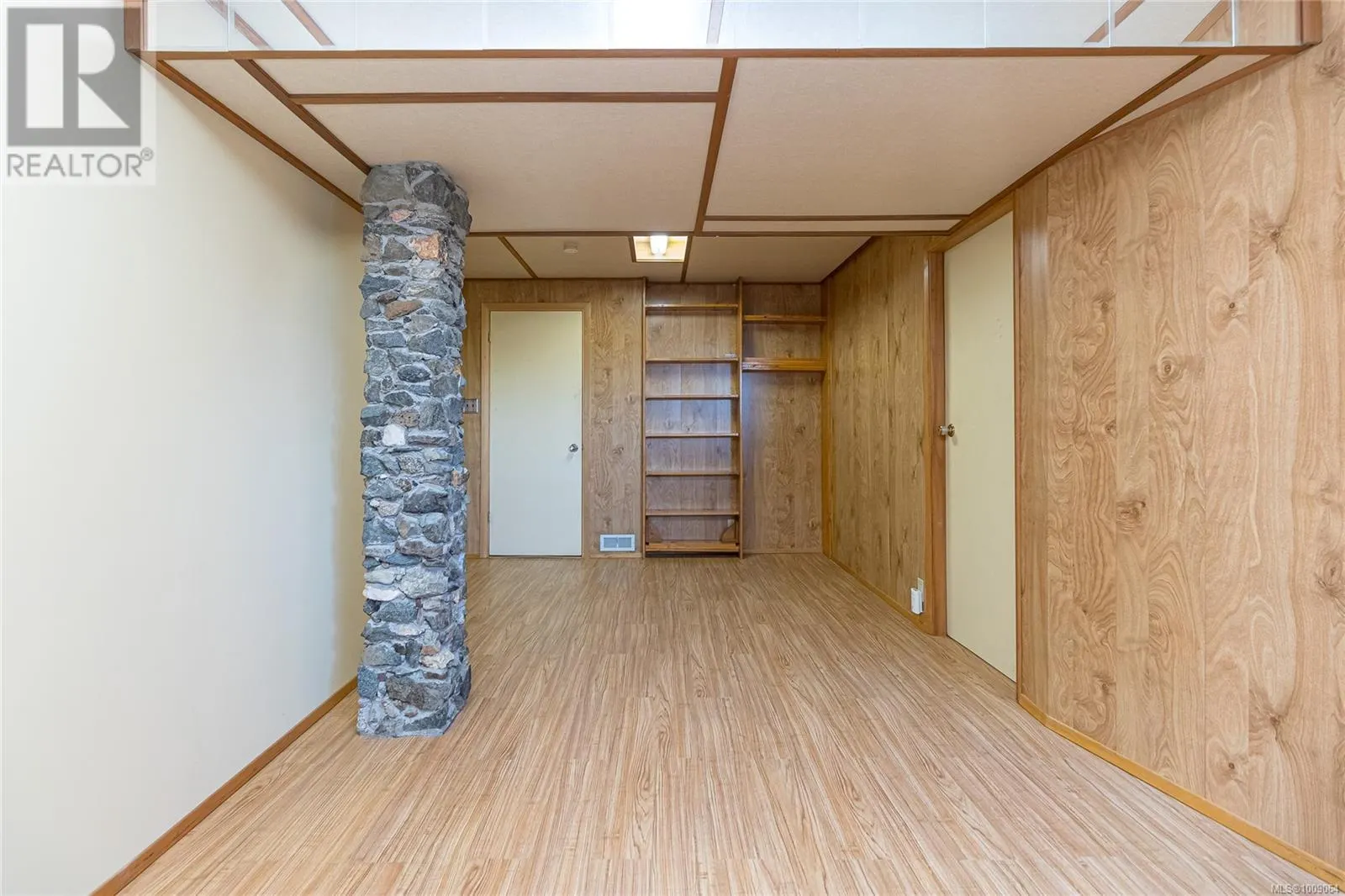 912 Burnside Rd W
