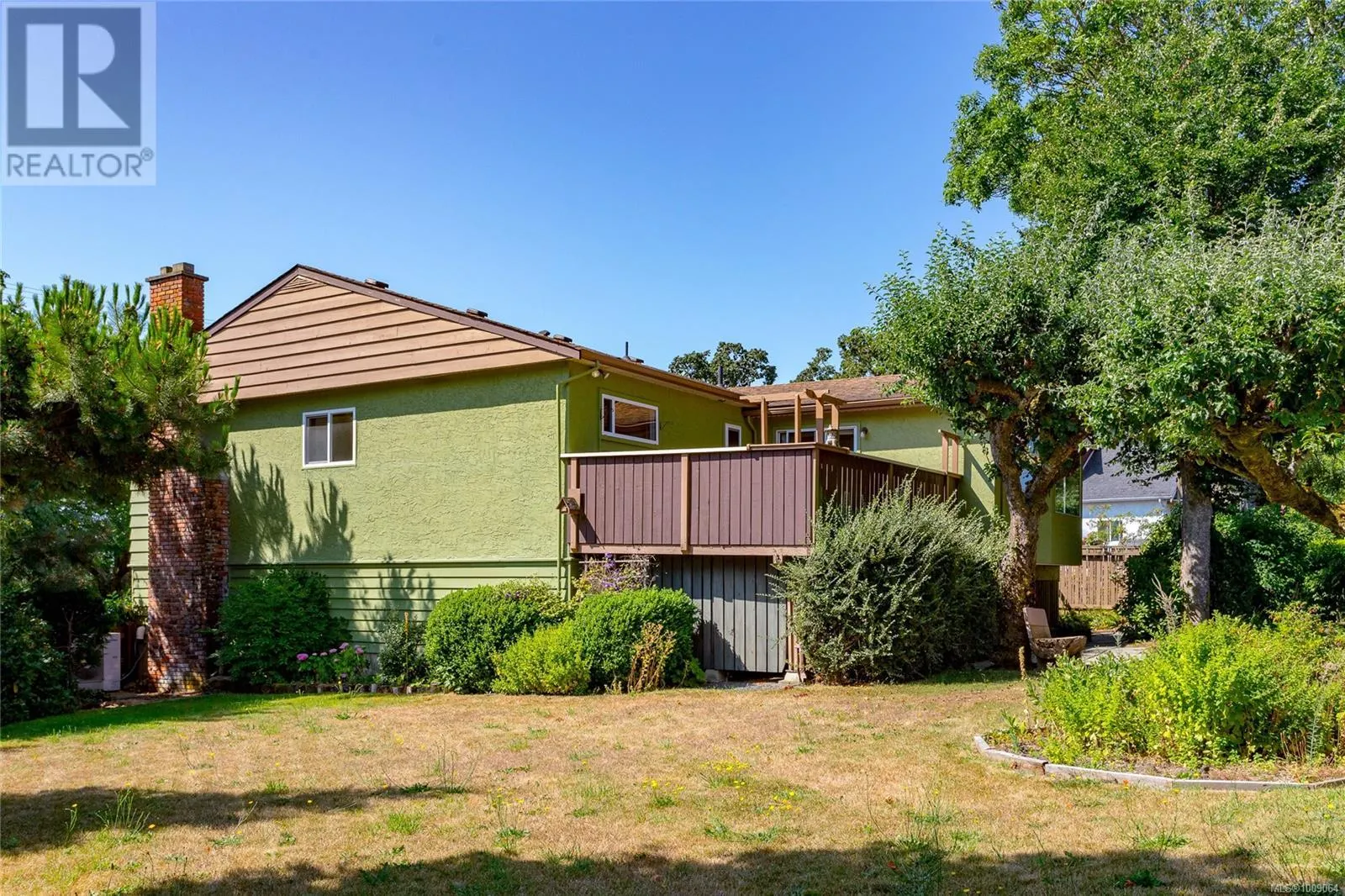 912 Burnside Rd W