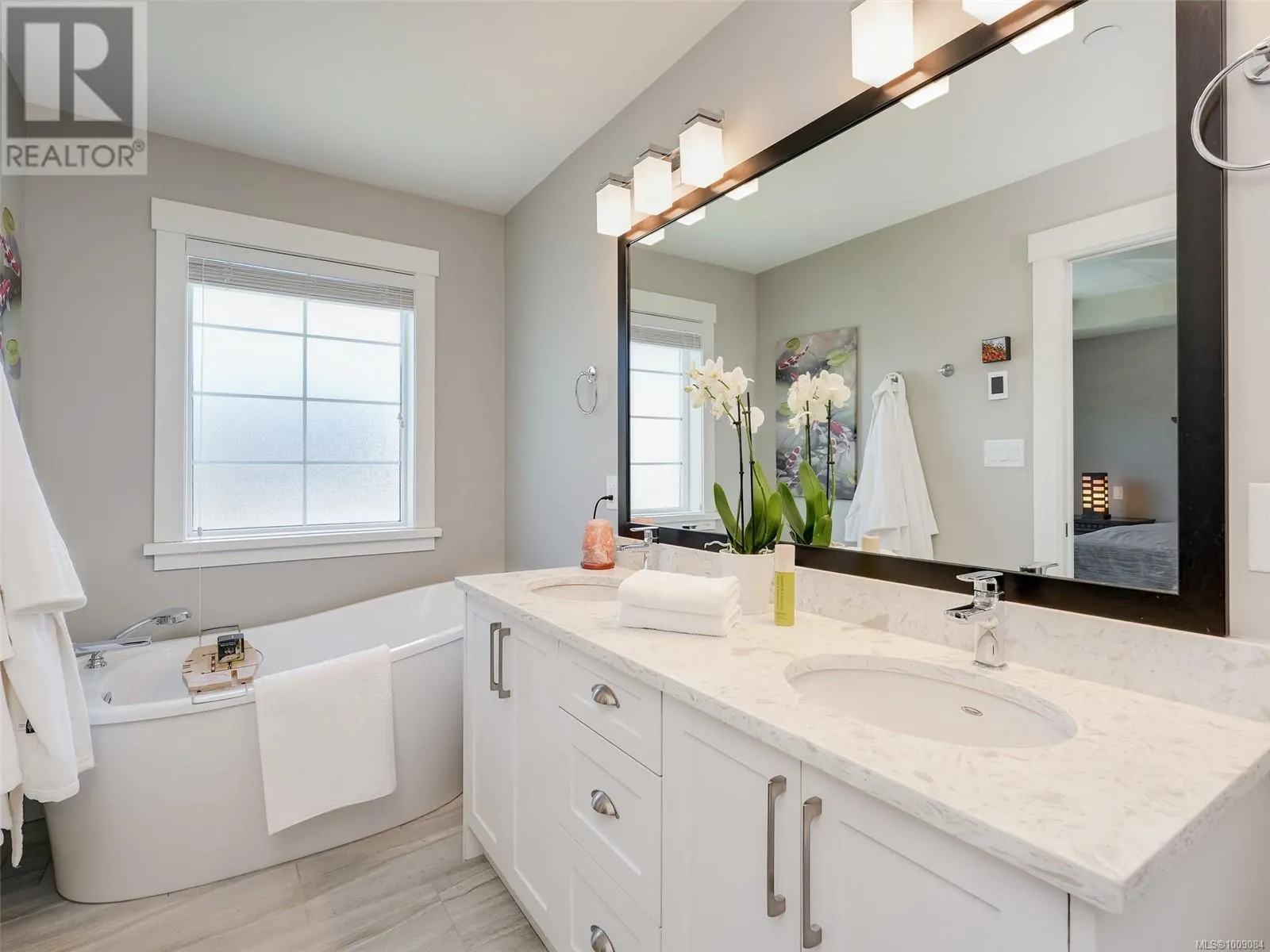 1160 Smokehouse Cres E