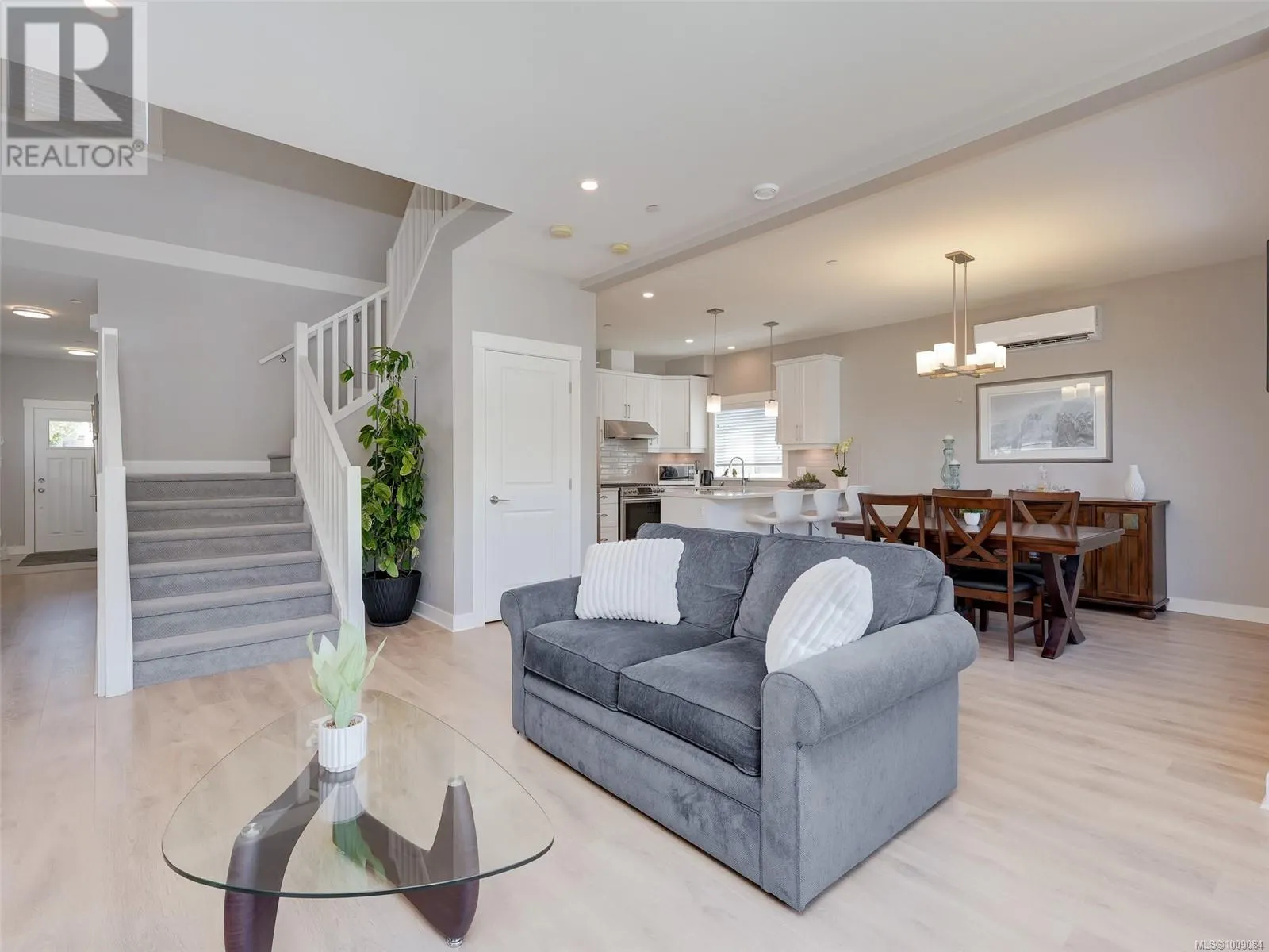 1160 Smokehouse Cres E