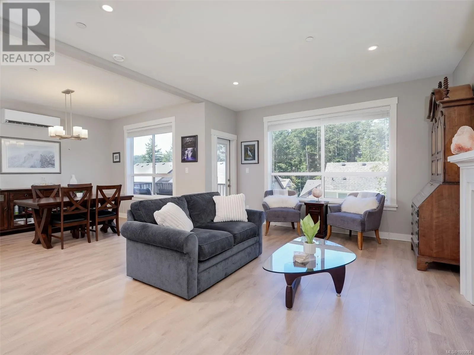 1160 Smokehouse Cres E