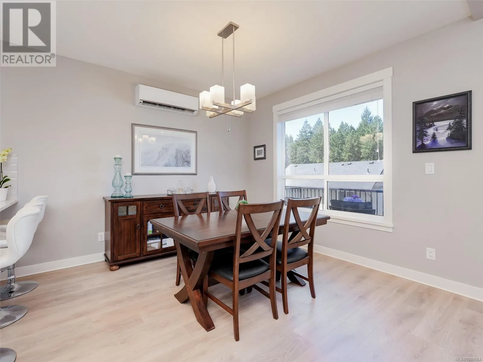 1160 Smokehouse Cres E