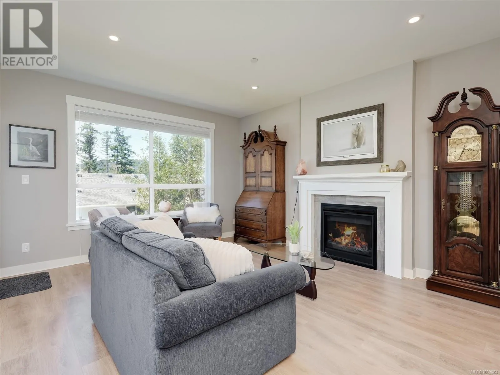 1160 Smokehouse Cres E