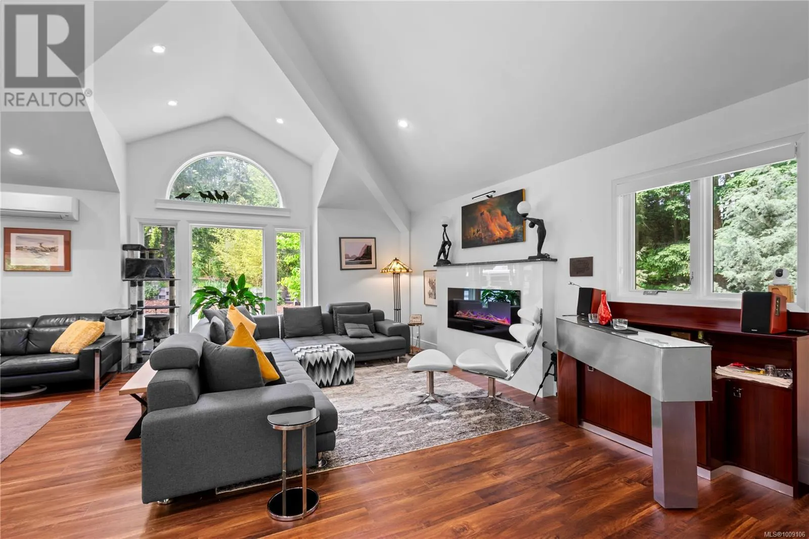 851 Sayward Rd